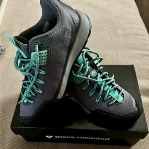 Approach shoes-sneakers